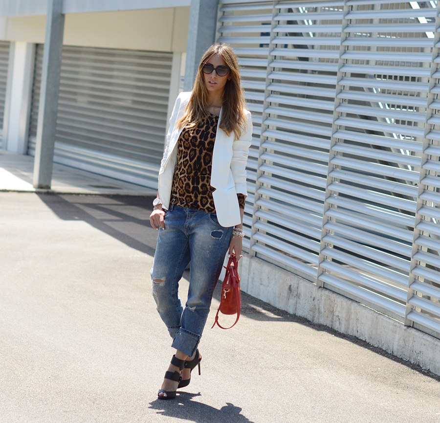 How to wear white blazer 