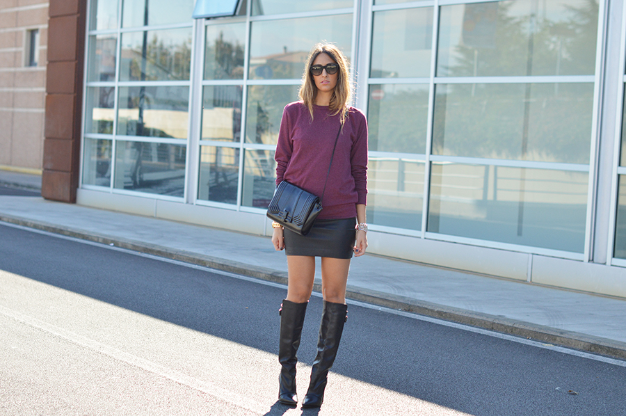 mini-skirt-burgundy-pull