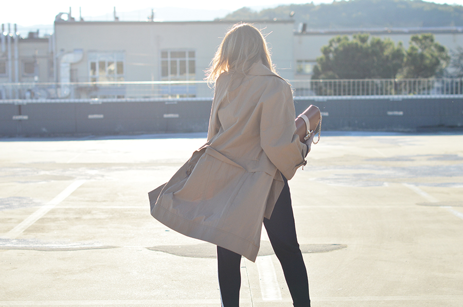 woman-trench-coat