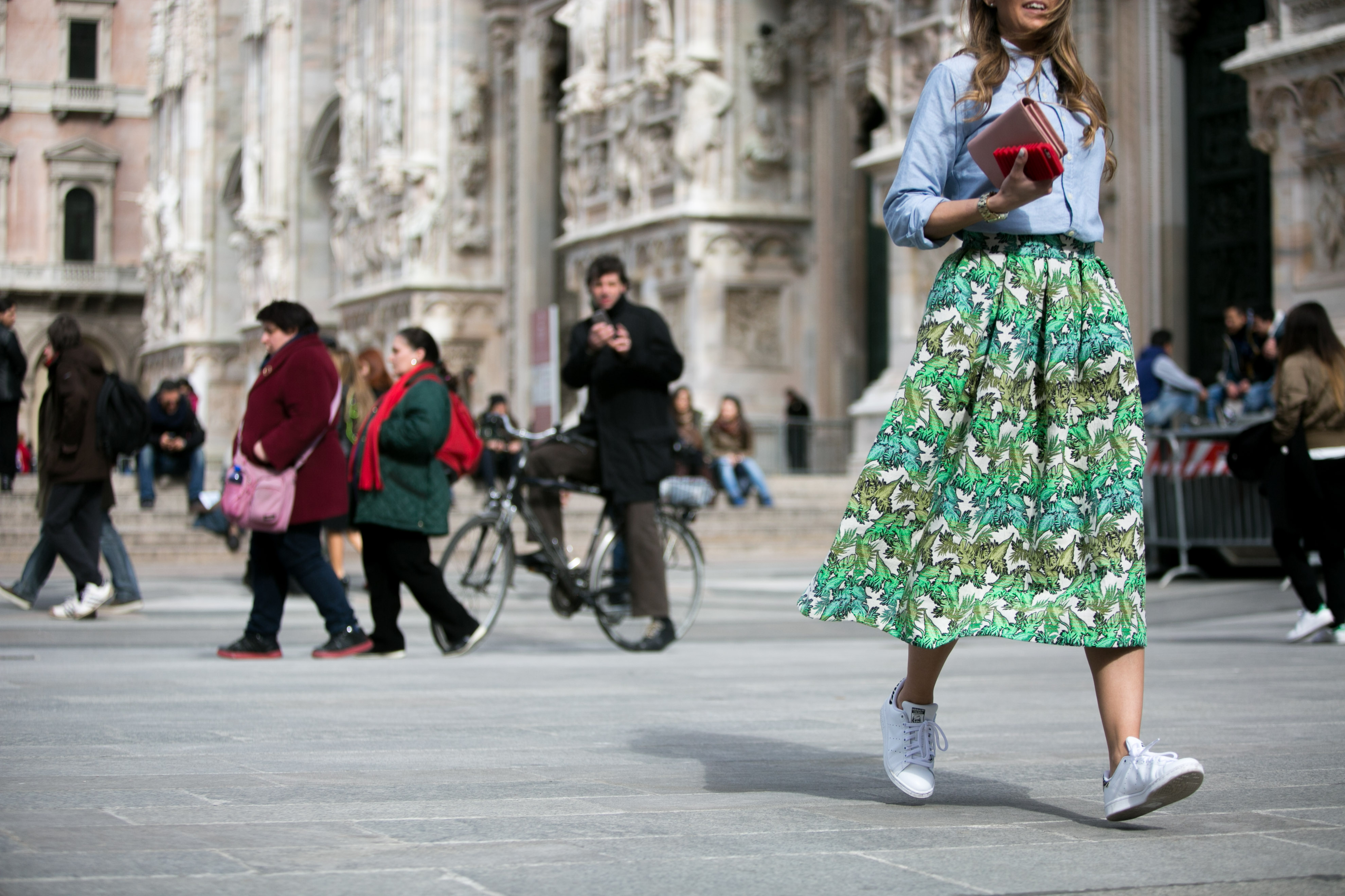 Vogue.globo - Adriano Cisani - Stella Jean - Streetstyle - Midi Skirt - Milan Fashion Week - Milano Moda Donna