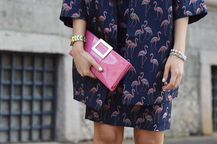 pink-clutch-roger-vivier-flamingo-total-look