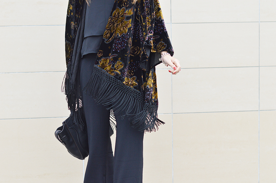 fringed-poncho-pimkie