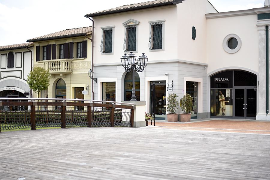 prada-boutique-barerino-designer-outlet